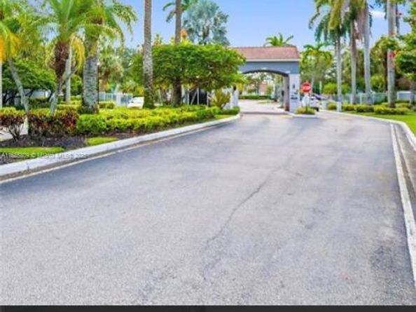 Undisclosed Address #A11886809, Hollywood FL 33312