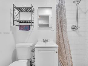 8202 NW 100th Dr, Tamarac FL 33321