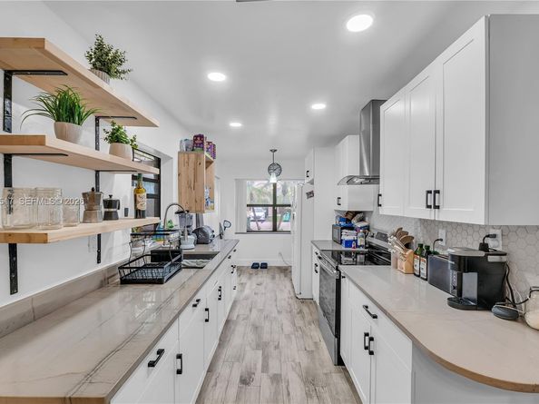 8202 NW 100th Dr, Tamarac FL 33321