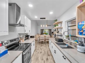 8202 NW 100th Dr, Tamarac FL 33321