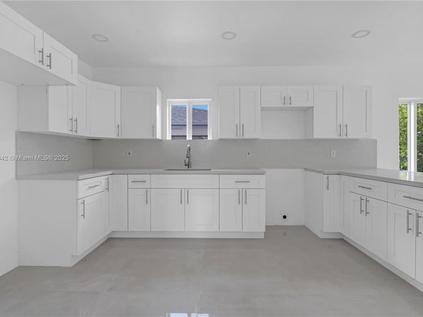 667 NW 14th St, Florida City FL 33034