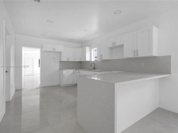 667 NW 14th St, Florida City FL 33034