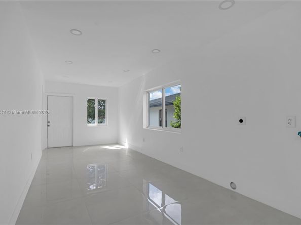 667 NW 14th St, Florida City FL 33034