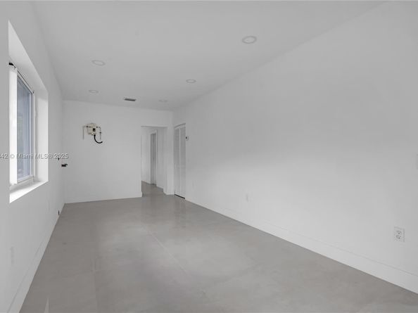 667 NW 14th St, Florida City FL 33034