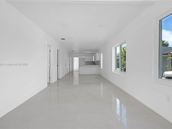 667 NW 14th St, Florida City FL 33034