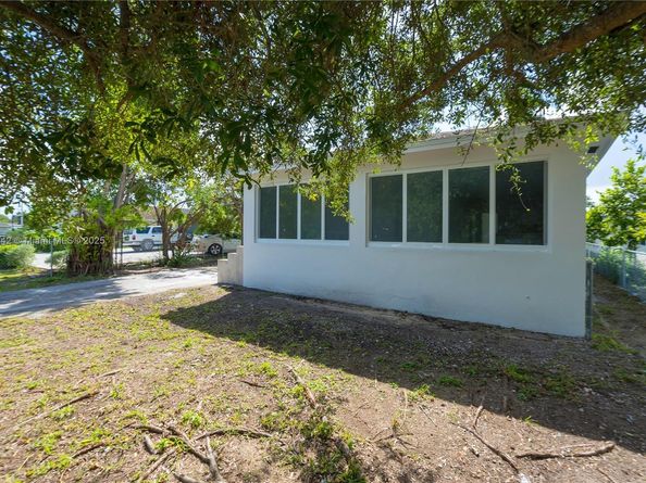 667 NW 14th St, Florida City FL 33034