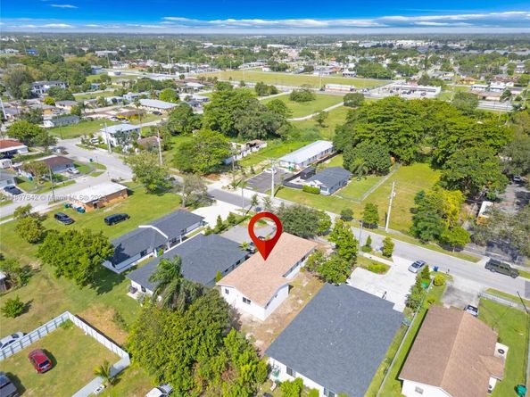 667 NW 14th St, Florida City FL 33034