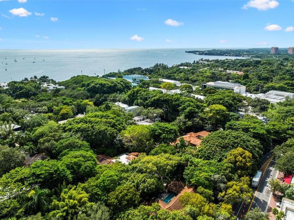 3506 Banyan Cir, Miami FL 33133