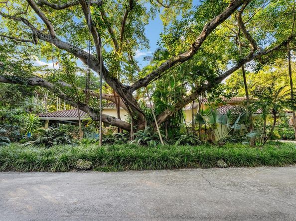 3506 Banyan Cir, Miami FL 33133