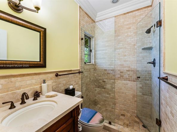 3506 Banyan Cir, Miami FL 33133