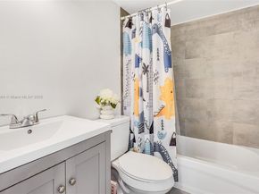 9435 NW 42nd St, Sunrise FL 33351