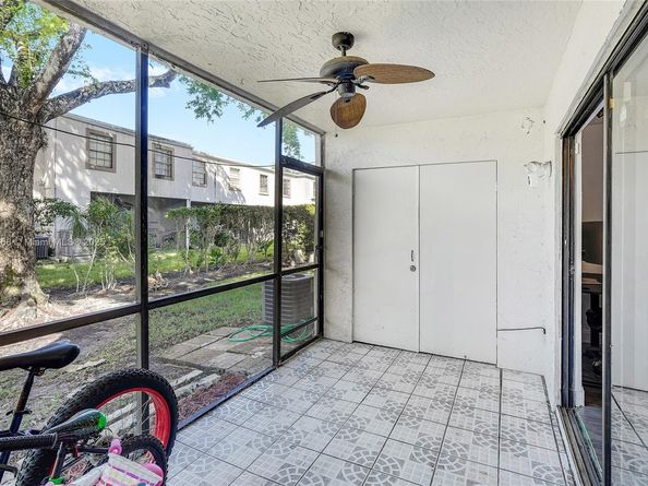 9435 NW 42nd St, Sunrise FL 33351