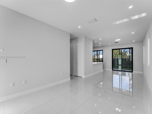 21911 SW 124th Ave, Miami FL 33170