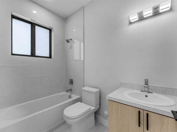 21911 SW 124th Ave, Miami FL 33170