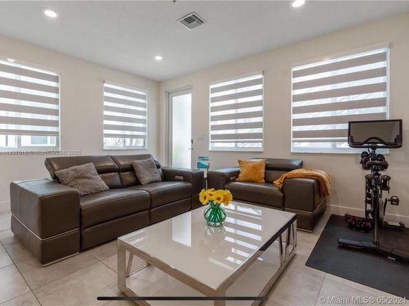6421 NW 102nd Path 104, Doral FL 33178