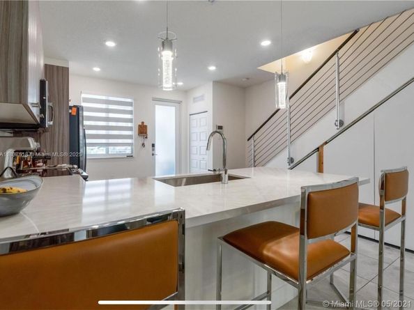 6421 NW 102nd Path 104, Doral FL 33178