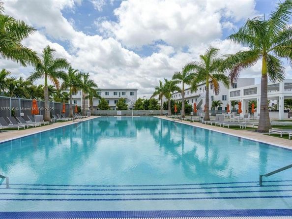 6421 NW 102nd Path 104, Doral FL 33178