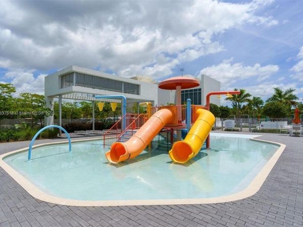 6421 NW 102nd Path 104, Doral FL 33178