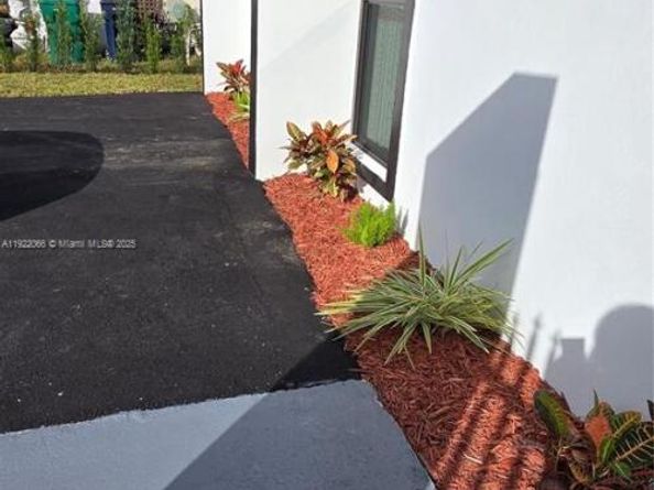 1001 SW 88th Ct, Miami FL 33174