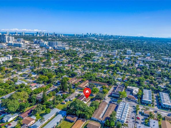 2459 Pierce St, Hollywood FL 33020