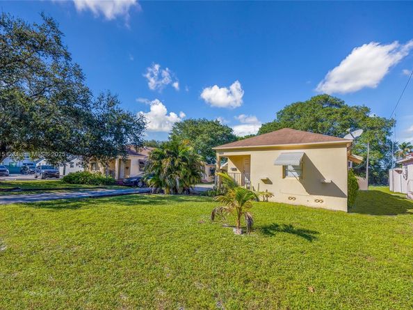 2459 Pierce St, Hollywood FL 33020