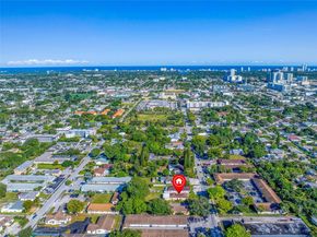 2459 Pierce St, Hollywood FL 33020