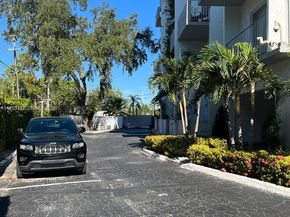 2020 NE 135th St 609, North Miami FL 33181