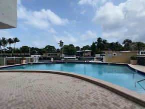2020 NE 135th St 609, North Miami FL 33181