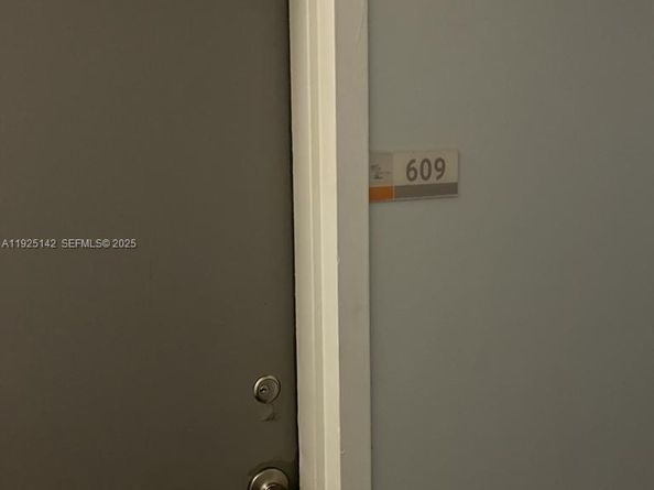 2020 NE 135th St 609, North Miami FL 33181