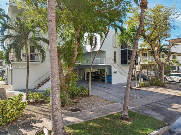 3862 NE 171st St E, North Miami Beach FL 33160
