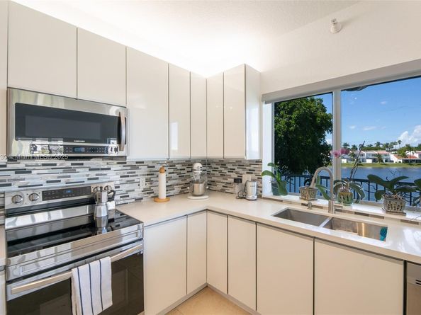 10700 NW 66th St 207, Doral FL 33178