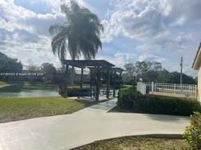 565 Vista Isles Dr 2011, Sunrise FL 33325
