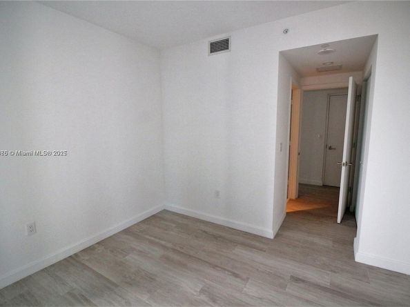 55 SW 9TH St 1608, Miami FL 33131