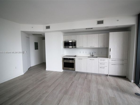 55 SW 9TH St 1608, Miami FL 33131