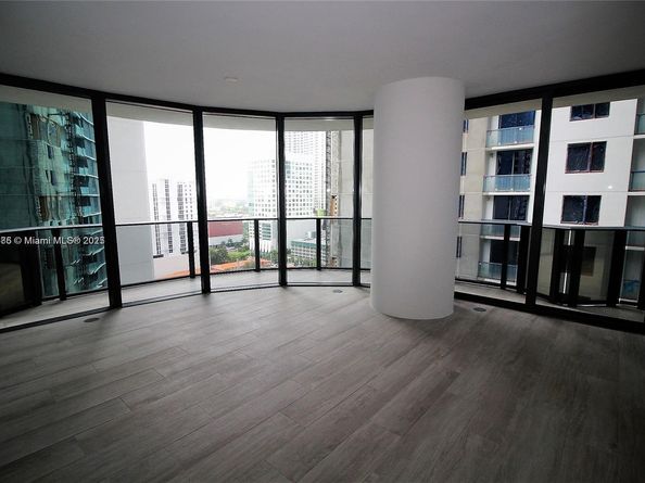55 SW 9TH St 1608, Miami FL 33131