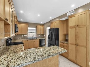 6900 NW 5th St 201, Plantation FL 33317