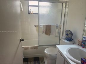 831 NE 207th Ln 2106, Miami FL 33179