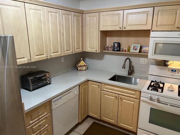 13120 SW 92nd Ave B207, Miami FL 33176