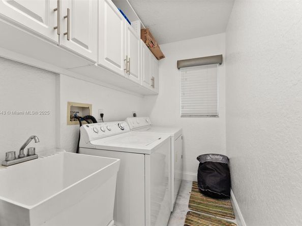 10261 SW 15th St, Pembroke Pines FL 33025