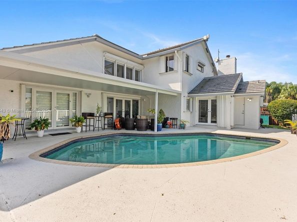 10261 SW 15th St, Pembroke Pines FL 33025