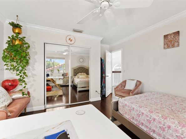 10261 SW 15th St, Pembroke Pines FL 33025