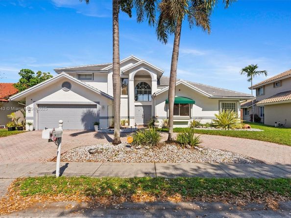10261 SW 15th St, Pembroke Pines FL 33025