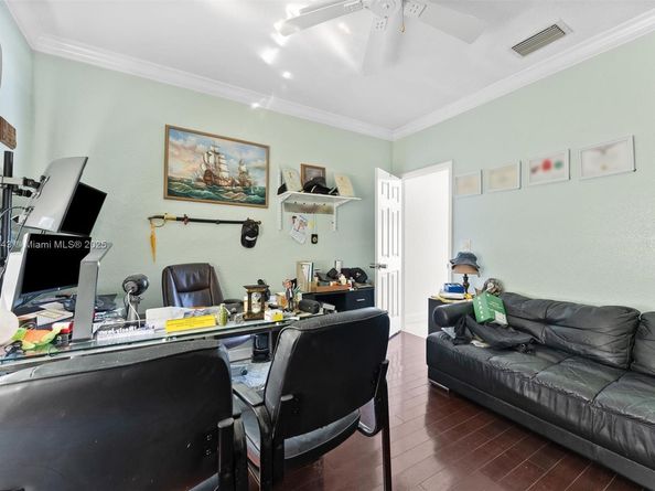 10261 SW 15th St, Pembroke Pines FL 33025