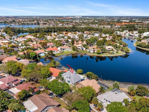 10261 SW 15th St, Pembroke Pines FL 33025