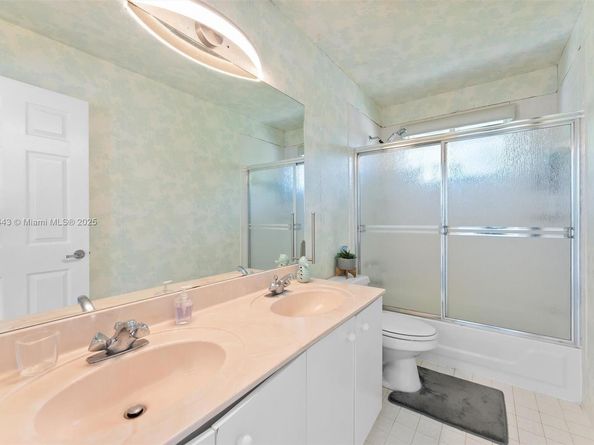 10261 SW 15th St, Pembroke Pines FL 33025