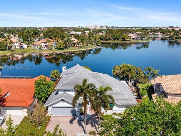 10261 SW 15th St, Pembroke Pines FL 33025