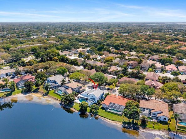 10261 SW 15th St, Pembroke Pines FL 33025