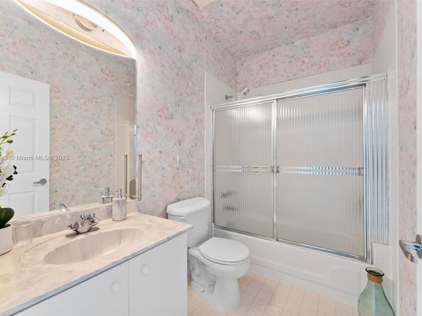 10261 SW 15th St, Pembroke Pines FL 33025