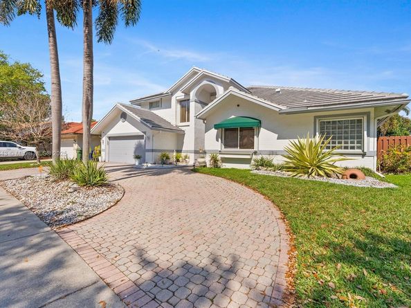 10261 SW 15th St, Pembroke Pines FL 33025