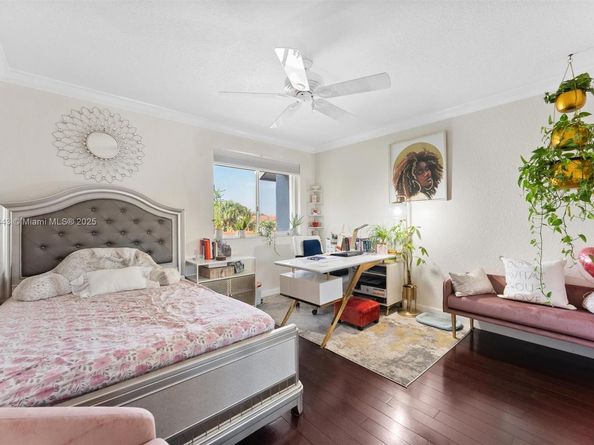 10261 SW 15th St, Pembroke Pines FL 33025